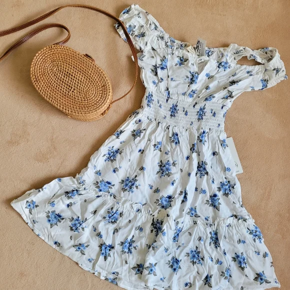 Floral mini dress size M juniors - Picture 5 of 5